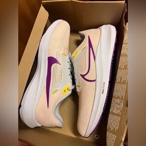 Nike Women’s 11.5 air zoom Pegasus brand new in box guava ice color